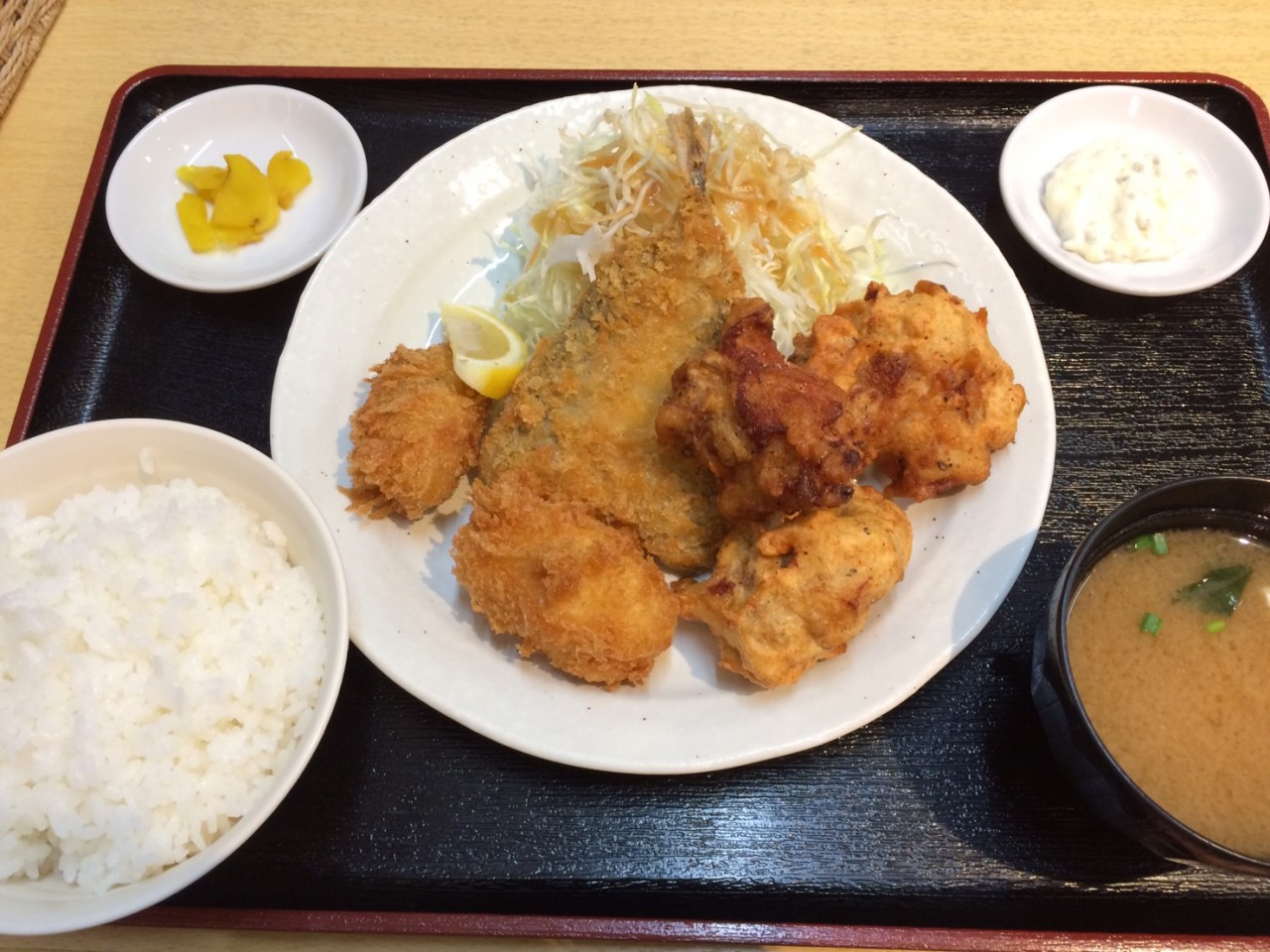 なりた家 宜野湾58号線沿い ミックスフライ定食