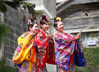 琉装スタジオ ちゅら美人 沖縄県の観光と地元の総合情報ポータルサイト 沖縄ハイビ