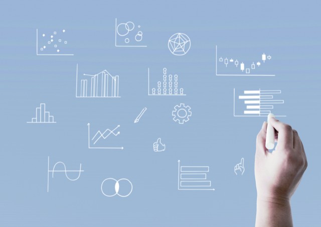 記帳や仕訳といった会計の実務処理に加えて、補助金・助成金の制度設計や申請サポート支援も行います。多くの小規模事業者が経営に必要な会計知識や資金調達の手段に不安を抱える中、単なる事務代行ではなく「経営数値に基づく戦略的なアドバイス」を行うことで、より本質的な支援を実現しています。